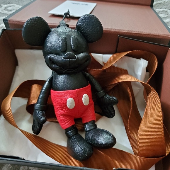DISNEY COACH MICKEY MOUSE LE Bag Charm NEW NIB NWT - Picture 3 of 3